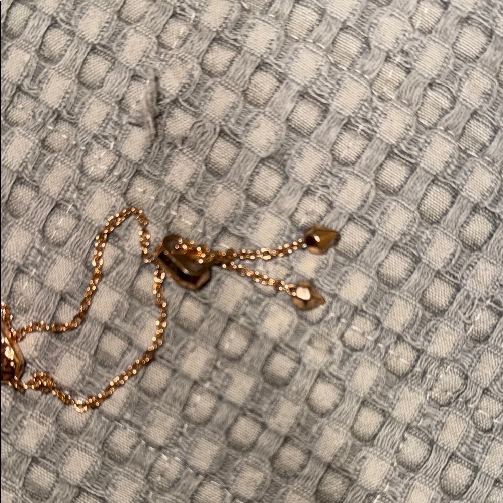 Elegant Rose Gold Bracelet - Picture 3 of 4